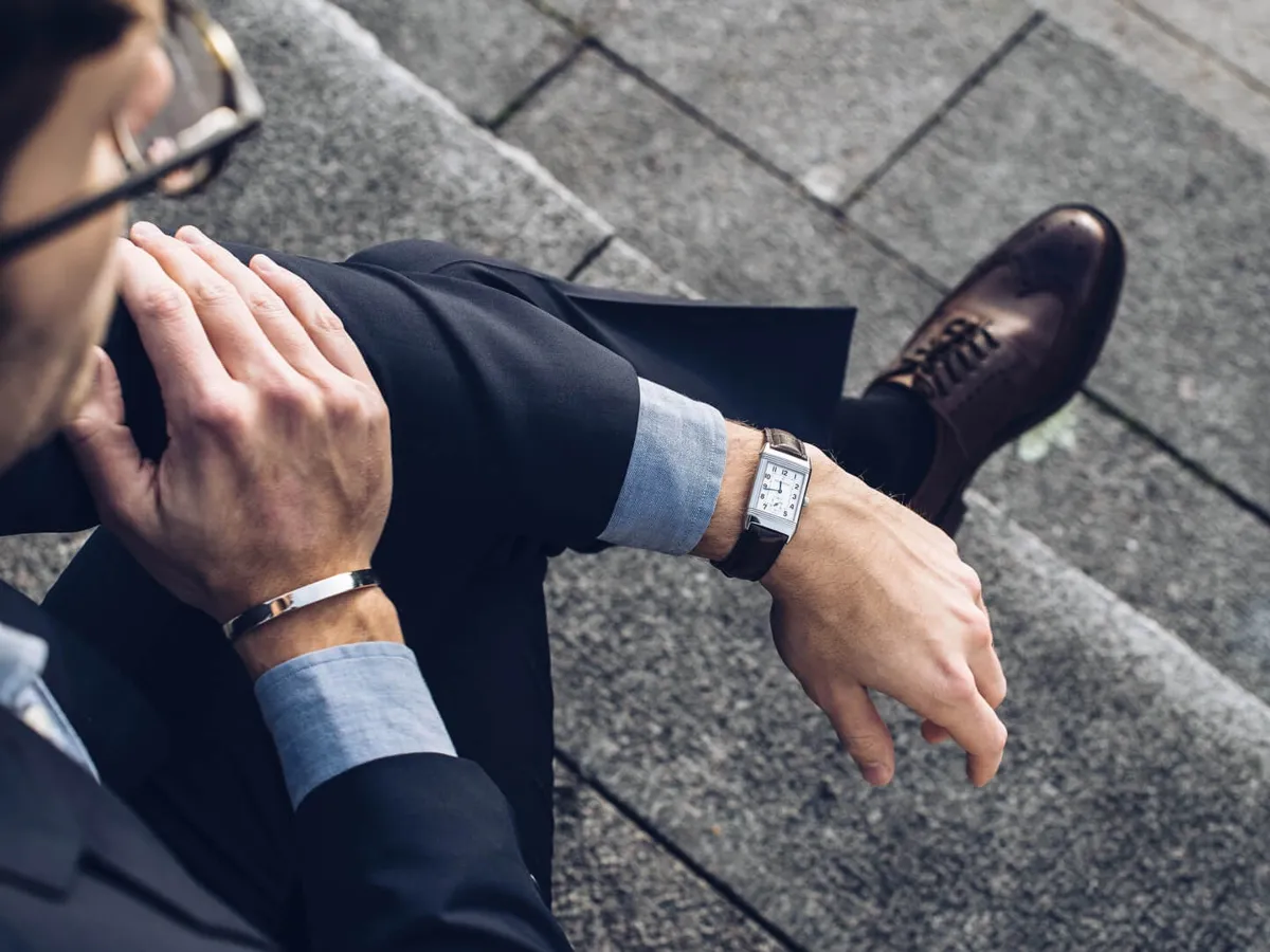 vilken hand har man klockan på